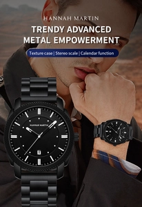Détail macro d'une montre d'affaires pour hommes avec fonction calendrier et bracelet noir