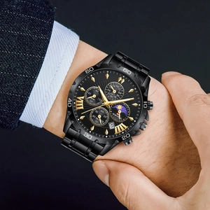 Montre d'affaires pour hommes avec bracelet en acier noir et détails dorés au poignet