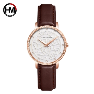 Orologio elegante in oro rosa con quadrante floreale traforato e cinturino marrone