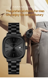 Détail d'une montre à quartz business noire avec cadran mat et affichage de la date