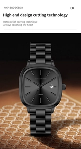 Détail d'une montre en acier noir avec guichet de date et finition mate élégante