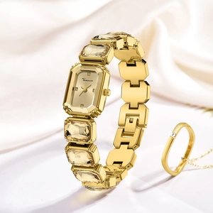 Set orologio donna quadrato dorato con pietre ambra, anello e collana su seta bianca