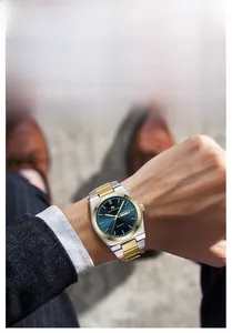 Montre homme d'affaires avec cadran bleu et bracelet acier bicolore doré et argenté