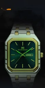 Aiguilles lumineuses et cadran carré vert de la montre business en acier bicolore