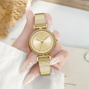 Elegant gold quartz watch with a minimalist round dial and a metallic mesh strap