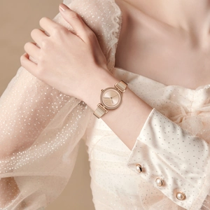 Elegant rose gold women's watch with milanese strap and minimalist round dial