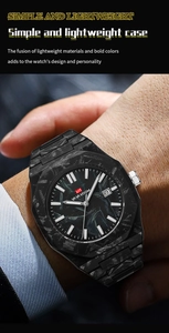 Detail der VAVA VOOM Uhr mit Marmortextur und Datumsfenster am männlichen Handgelenk