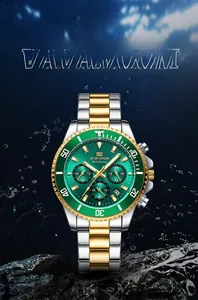 Makro-Detail der Chronographen-Sportuhr mit grünem Zifferblatt und Stahlarmband