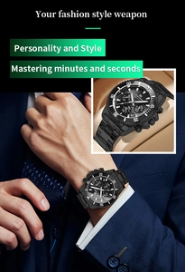 Detail eines schwarzen Chronographen mit Edelstahlarmband und drehbarer Taucher-Lünette