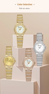 Vue détaillée de quatre montres carrées en or et argent avec lunette sertie de cristaux