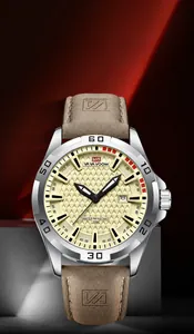Detalle de la esfera de cuadros oro champán con agujas luminosas en reloj de hombre