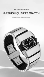 Détail d'une montre bracelet large en acier argenté avec cadran noir quartz
