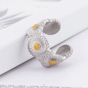 Bague ouverte marguerite en acier inoxydable brossé argenté avec centre doré