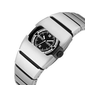 Montre à quartz futuriste en acier argenté avec cadran noir et aiguilles lumineuses