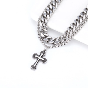 Collier double couche en acier inoxydable avec pendentif croix punk et chaîne cubaine
