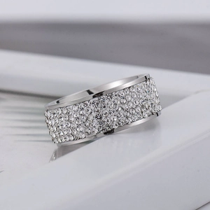 Eleganter mehrreihiger Edelstahlring mit Zirkonia-Mikropflasterung für Damen und Herren