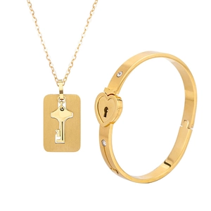 Gepolijste 18K vergulde hartslot armband en sleutelketting sieradenset voor koppels