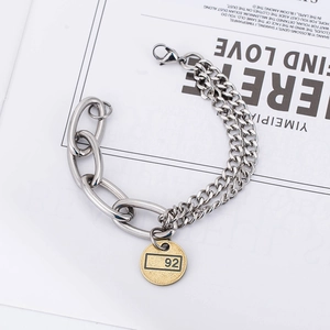 Bracelet Unisexe en Acier Inoxydable avec Chaîne Cubaine Épissée et Pendentif Étiquette Ronde Or Bijoux Style Hip Hop