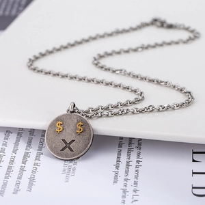 Collana vintage in acciaio inossidabile con ciondolo a moneta e faccina dollar