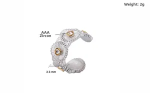 Détail de la bague marguerite montrant la largeur de 3,3 mm et l'incrustation zircon AAA