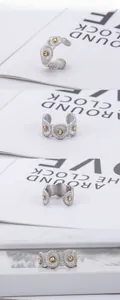 Détails de la bague marguerite plaquée or 18 carats ornée de pierres de zircone