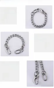 Détails macro d'un bracelet gourmette en acier inoxydable avec gros fermoir à ressort