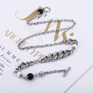 Collier punk avec perles, billes noires et maillons cubains pavés de zircons brillants