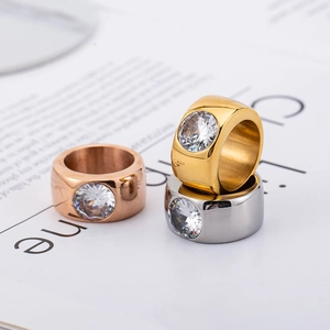 Anello da Uomo in Acciaio Inossidabile a Fascia Larga con Grande Zirconia Incastonata Gioielleria di Moda Lucidata