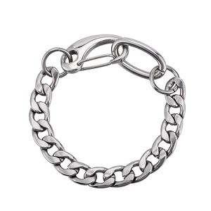 Bracelet unisexe à mailles gourmettes en acier inoxydable avec grand fermoir sur fond blanc