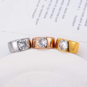 Set anelli uomo in acciaio al titanio lucido con diamante rotondo in argento oro e rosa