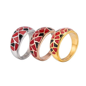 Ensemble de bagues rétro en acier titane et émail argent, or rose et or aux motifs géométriques