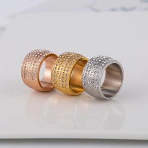 Bague large homme en acier titane style hip-hop avec rangées de cristaux étincelants