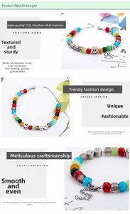 Dettaglio del bracciale in acciaio inossidabile 316L con perline di vetro e charm smiley