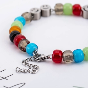 Bracciale di perline colorate con ciondoli smiley in acciaio inossidabile e chiusura