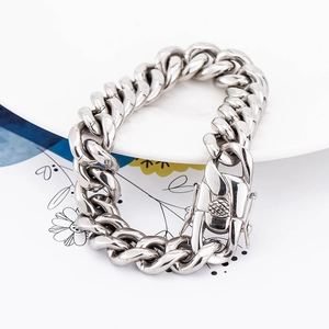Herren-Panzerarmband im Punk-Stil aus poliertem Edelstahl mit Kastenverschluss