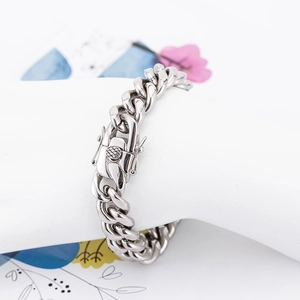 Silbernes Panzerarmband für Herren aus massivem Edelstahl im modernen Punk-Stil