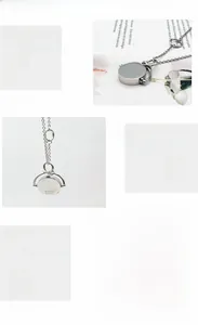 Détail du collier en acier inoxydable 316L avec pendentif rotatif Merci Paris poli miroir