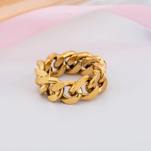 Golden Cuban link chain ring in minimalist punk style made of high-quality stainless steel