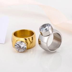 Anello in Acciaio Inossidabile a Fascia Larga da Uomo Con Zirconia Rotonda a Lunetta Stile Industriale Moderno Oro Argento