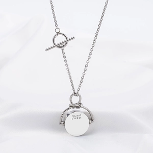 Collier Long Minimaliste en Acier Inoxydable Unisexe Pendentif Disque Rotatif Gravé Merci Paris avec Fermoir Cabillot