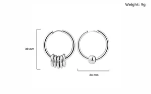 Boucles d'oreilles créoles asymétriques en acier poli avec anneaux et perles