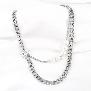 Collier cubain en acier inoxydable argenté avec perles blanches et pendentif lettre gothique