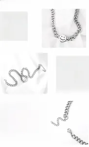 Dettaglio macro della collana in acciaio inossidabile 316L con ciondolo a forma di sorriso