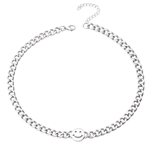 Collana Unisex Minimalista in Acciaio Inossidabile a Catena Curb Con Ciondolo a Faccina Sorridente Rotonda Traforata Gioielli di Moda Streetwear
