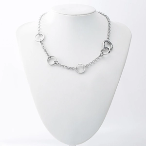 Minimalist silver punk O-chain necklace with five interlinked rings on a white mannequin