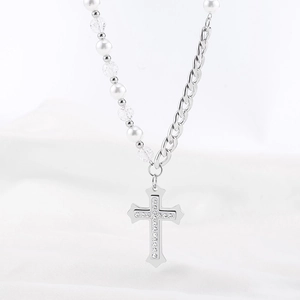 Collier punk unisexe avec chaîne NK, perles et pendentif croix en strass sur tissu blanc