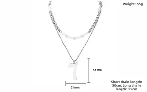 Vue détaillée du collier punk double couche avec pendentif chiffre 7 et chaîne à perles