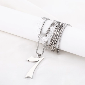 Collier multicouche punk en acier inoxydable avec pendentif chiffre 7 et perles