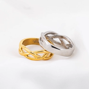 Ineinander verschlungene geometrische Titanstahlringe für Paare in Gold und Silber