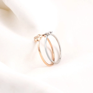 Ensemble de bagues fleurs élégantes en or rose et argent en acier inoxydable chic